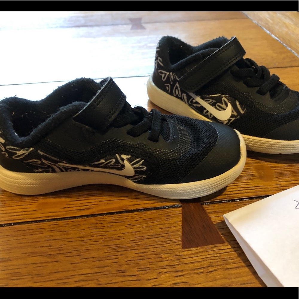 Size 9 Toddler Nike Girl shoes
